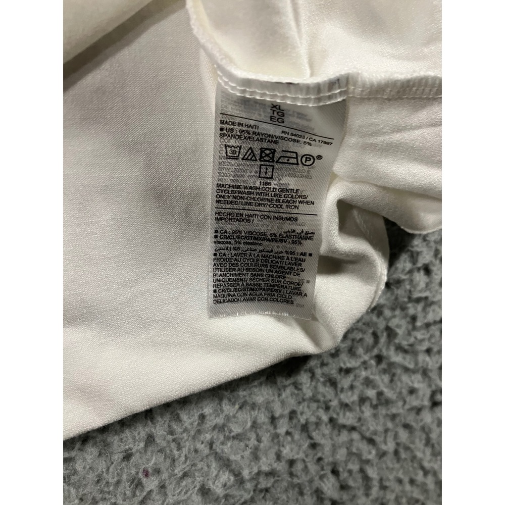 Old Navy Luxe V Neck Short Sleeve T Shirt Women XL‎ White Basic Everyday Tee - Picture 6 of 9